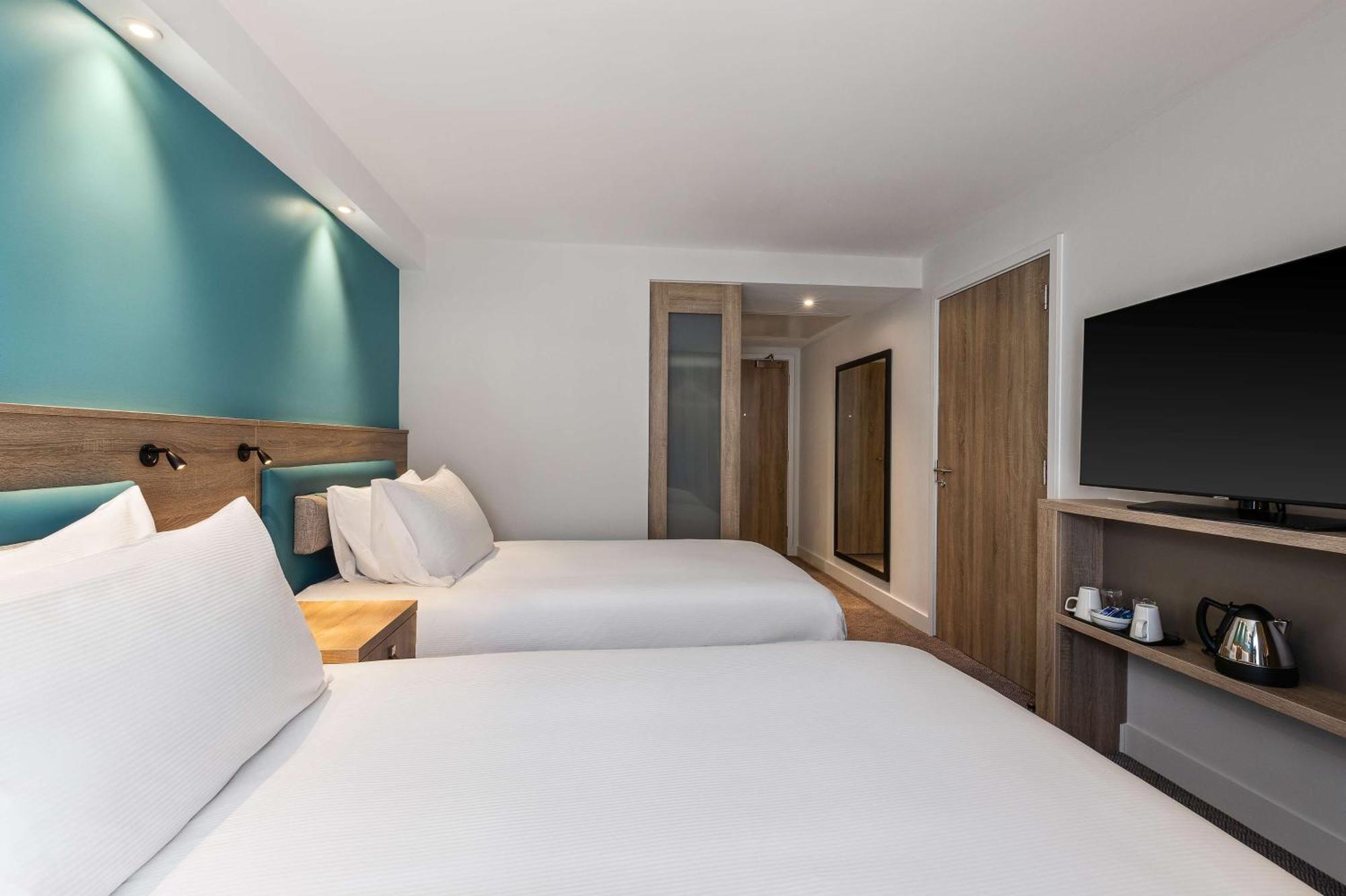 Отель Hampton By Hilton Торки Экстерьер фото