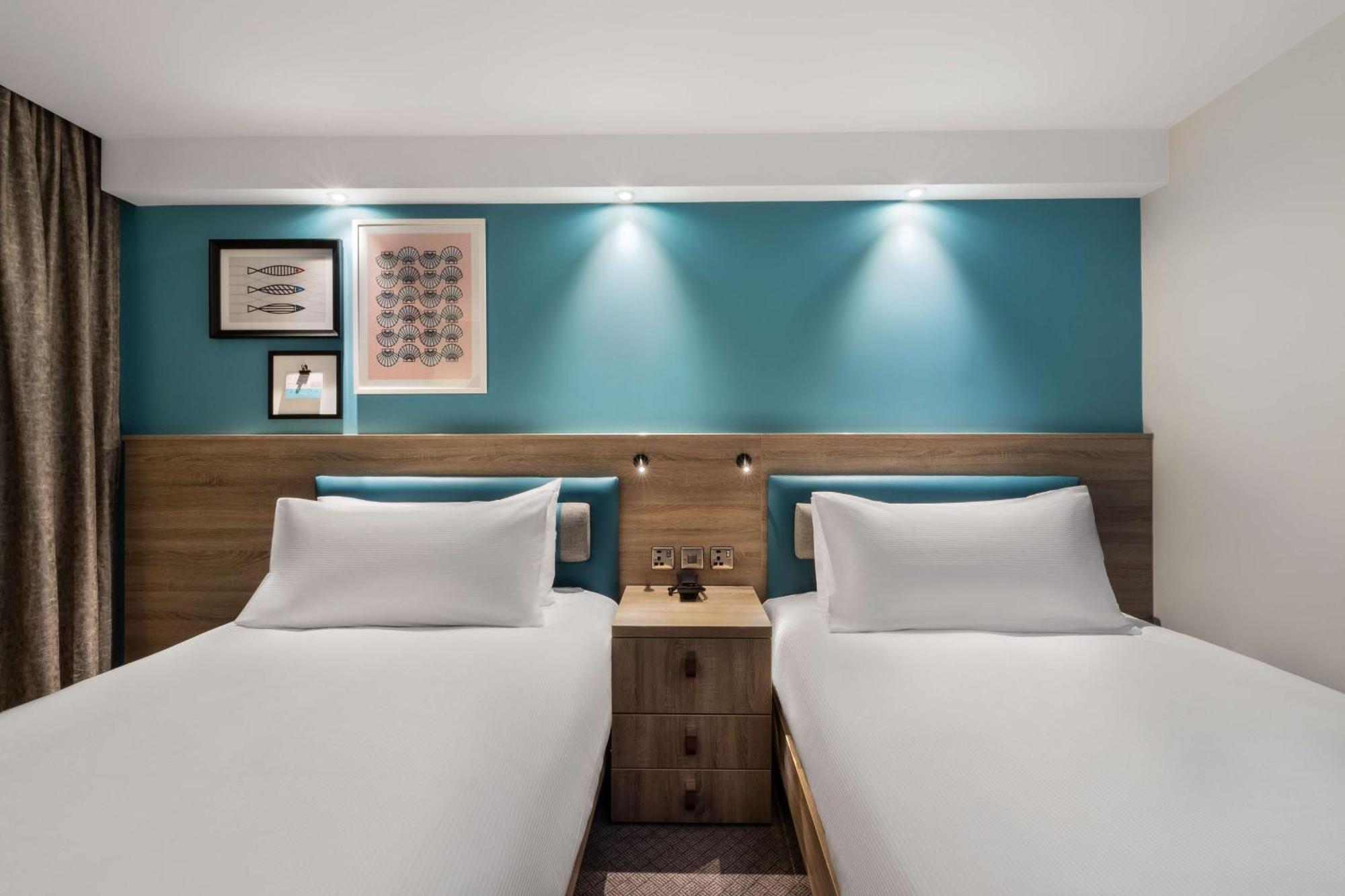 Отель Hampton By Hilton Торки Экстерьер фото