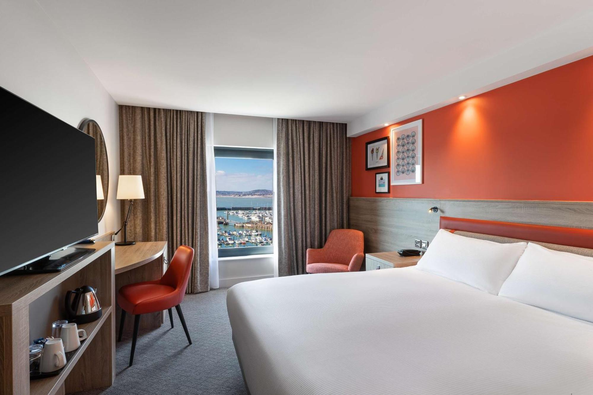 Отель Hampton By Hilton Торки Экстерьер фото