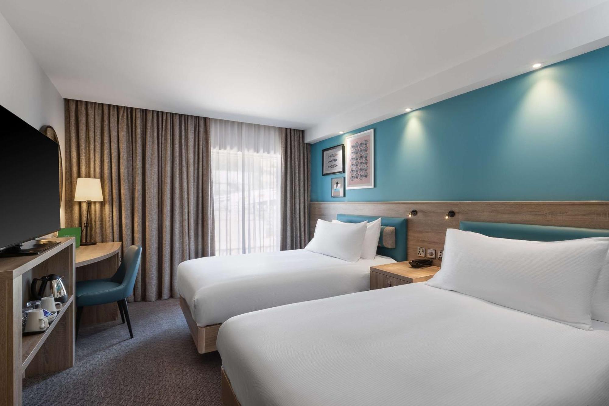 Отель Hampton By Hilton Торки Экстерьер фото