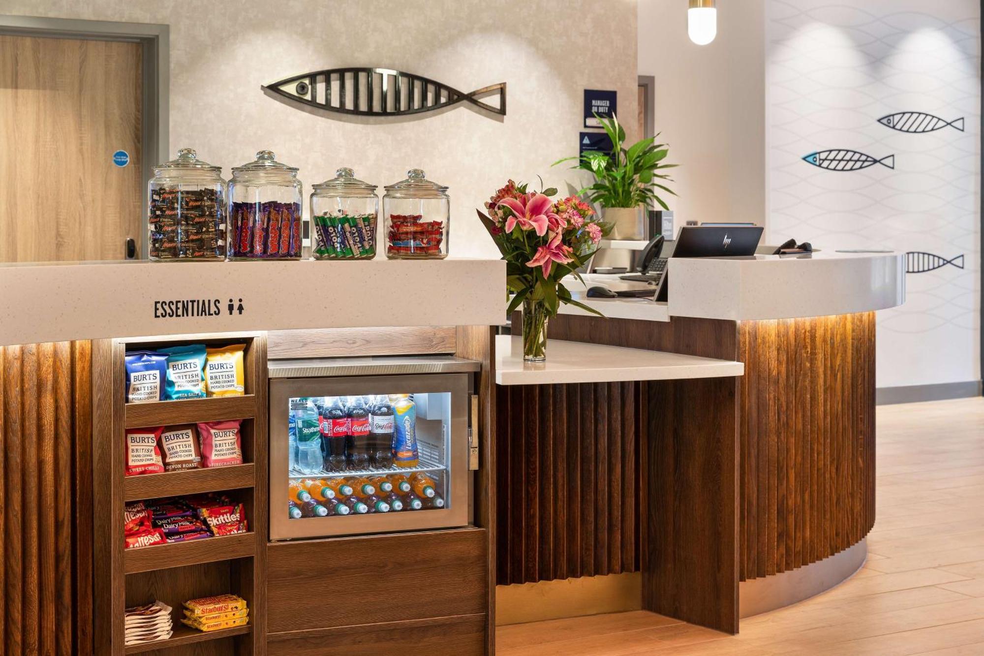 Отель Hampton By Hilton Торки Экстерьер фото