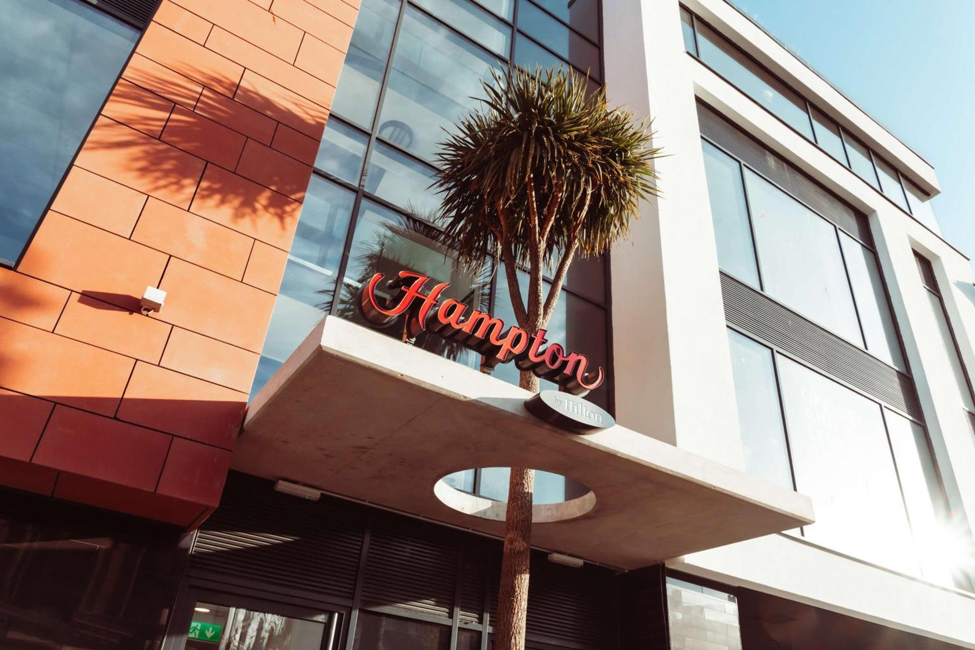 Отель Hampton By Hilton Торки Экстерьер фото